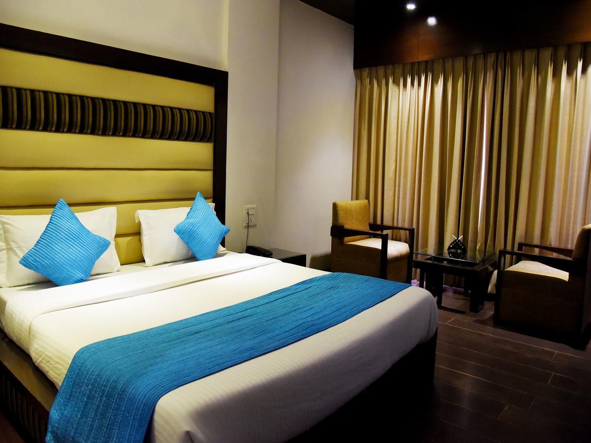 Landmark Hotel Chandigarh Exterior photo