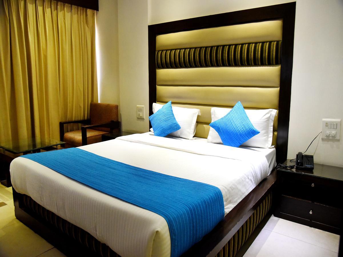Landmark Hotel Chandigarh Exterior photo